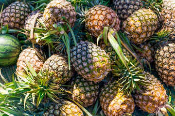 ananas sur un marché de fruit et légume d'asie