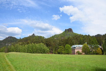 Jetrichovice mit Wilheminenwand, Marienfelsen und Rabenstein