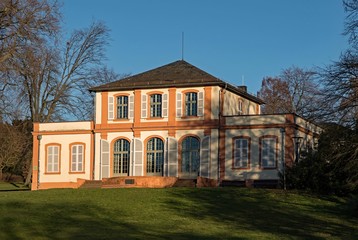 Das Prinz-Emil-Schlößchen im Prinz-Emil-Garten in Darmstadt in Hessen, Deutschland