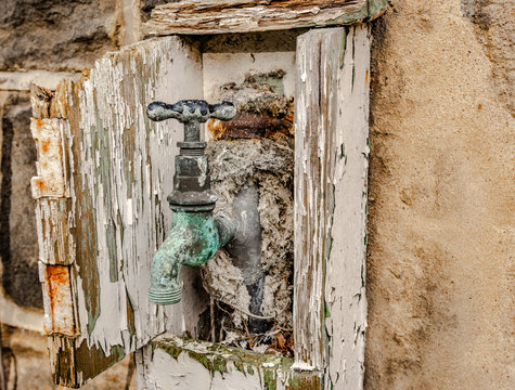 Asbestos Lagging To External Household Water Tap