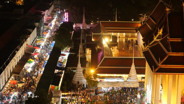 Night view of Thailand's Golden Mount Temple in Bangkok