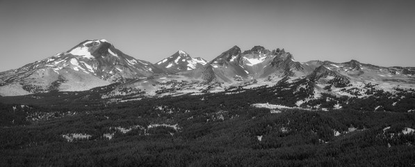 Fototapeta na wymiar Black and White Mountain Panorama - Oregon