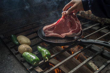 Carne asada papas y chiles, parrilla al aire libre