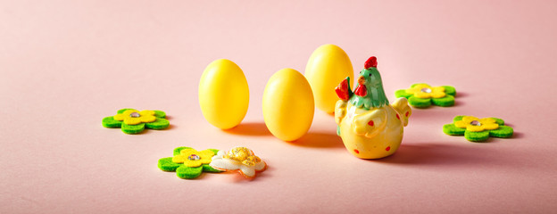 Easter decorations in the form of decorative eggs and a ceramic chicken