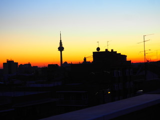 Atardecer en Madrid, con el Pirulí al fondo