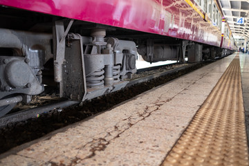 Obraz premium Train is parking on platform in Bangkok train station