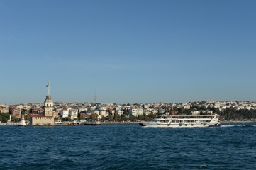 Fototapeta na wymiar Maiden tower in the middle of the Bosphorus Strait in Istanbul