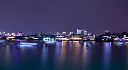 Fototapeta na wymiar At Pattaya Pier At night and beautiful lights