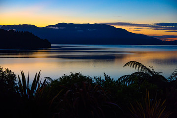 Lake Tarawera, New Zealand Sunset - obrazy, fototapety, plakaty