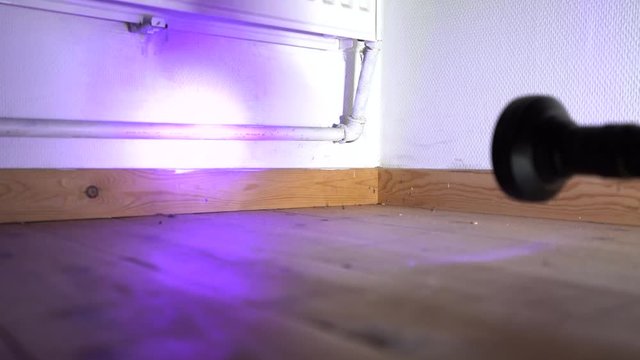 Stable shot check for fluid and leak in a house with blacklight