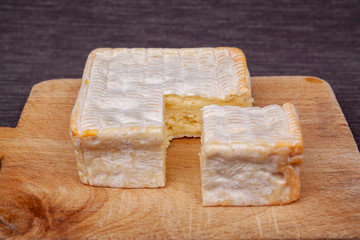 french cow's milk cheese called Pont-l'Évêque