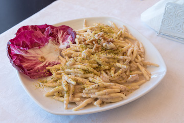 Strozzapreti with gorgonzola and walnuts