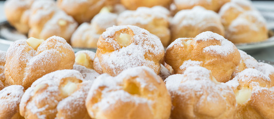 Cream puffs stuffed with custard 
