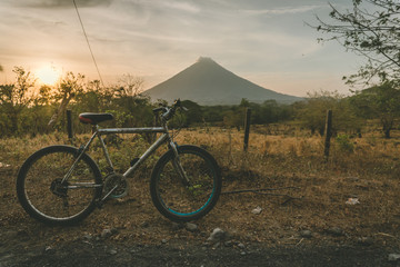 Fototapeta na wymiar Mountainbike with a volcano in the background