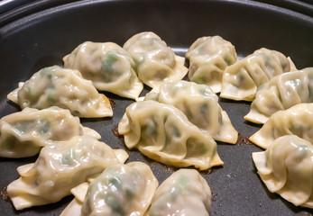 中華　焼き餃子　プレート