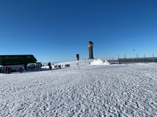 Obraz premium Snowboarding am feldsberg in süddeutschland