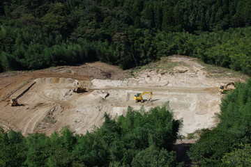 山中の造成工事