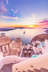 Foto op Canvas Geweldig avond uitzicht op het eiland Santorini. Schilderachtige lente zonsondergang op de beroemde Griekse badplaats Fira, Griekenland, Europa. Reizende concept achtergrond. Post-bewerkte foto in artistieke stijl. Zomervakantie © icemanphotos