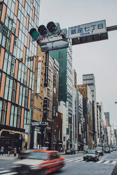 銀座７丁目の銀座通り © tokyoimages