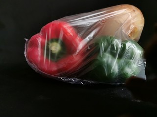 verdura en bolsa de plastico