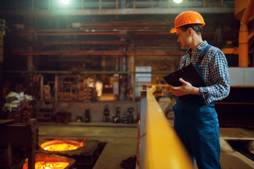 Steelmaker controls steelmaking process on factory
