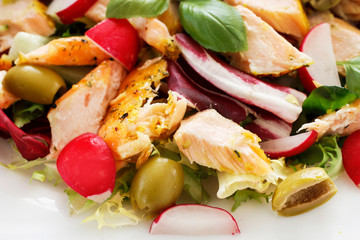 Salad with salmon and vegetables.