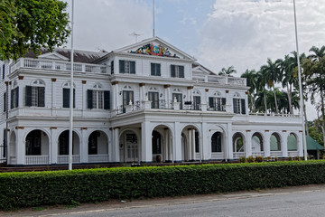 Fototapeta na wymiar Paramaribo capitale du Suriname et son palais présidentiel 