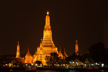 Fototapeta premium Wat Arun by night in Bangkok. Kingdom of Thailand.