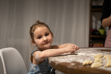 Fototapeta premium little girl baking cookies