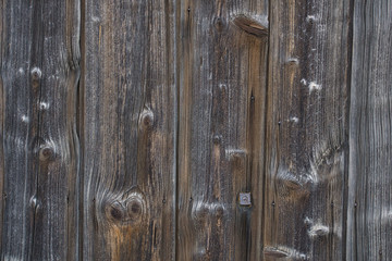 Nahaufnahme eines sehr alten Scheunentores