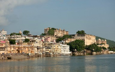Fototapeta na wymiar Citys of India - The old town of Jodhpur around the Jojari River, from a house roof
