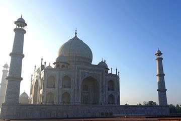 Fototapeta na wymiar The Taj Mahal with blue sky on a hot summer day - Agra, India 2019