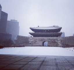 눈 오는 날 남대문