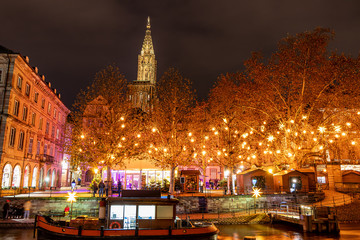 Fototapeta na wymiar Christmas Market in the city of Strasbourg, Alsace region, France