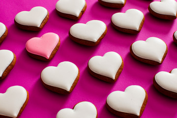 Obraz na płótnie Canvas Close up gingerbread cookies in heart shape