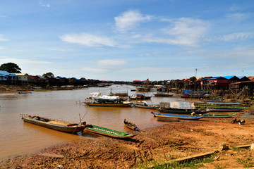 Plakat View of the amazing floating village of Kampong Khleang on the banks of Tonle Sap lake