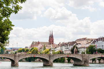 Basel, Rhein, Rheinbrücke, Altstadt, Münster, Kirche, Grossbasel, Altstadthäuser, Rheinufer, Uferweg, Kleinbasel, Frühling, Sommer, Schweiz