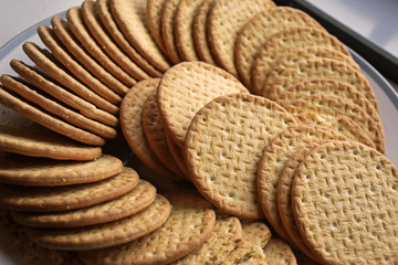 Galletas amontonadas en un plato
