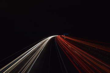 Autobahn bei Nacht nähe Würzburg, Deutschland