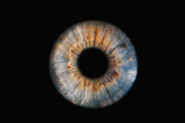 Poster Im Rahmen menschliche Iris auf schwarzem Hintergrund © Lorant