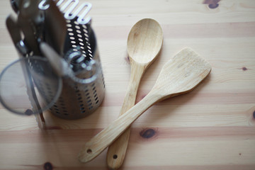 Wooden and metal kitchen utensils in a zero waste kitchen