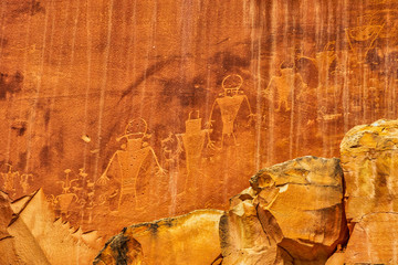 Fototapeta na wymiar Cave petroglyphs Capitol Reef National Park Utah