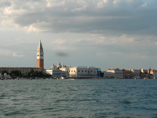 Fototapeta na wymiar San Marco da lontano