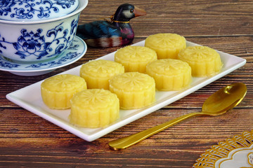 Mung bean cake (lvdougao) is a traditional and popular Chinese dessert in summer. In traditional Chinese medicine, mung beans have a cold property, help to protect body from hot temperature in summer
