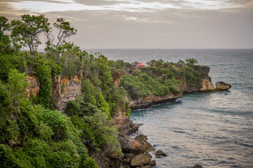 Fototapeta premium A view of Idian Ocean from Bali, Indonesia. Beautiful blue ocean water and a hanging cliff by the sea