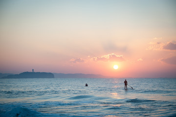 Fototapeta premium Sunrise stand up paddle board enoshima Japan