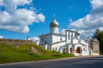 Fototapeta na wymiar Pskov, the old Orthodox Church of Varlaam Khutynsky on Zvanice