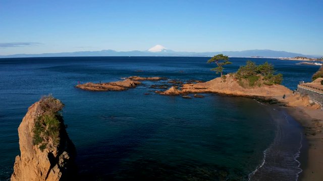 秋谷海岸の立石と富士山空撮