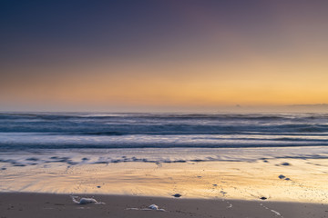 Obraz premium Sunrise Seascape and Sea Foam