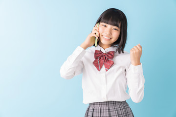 女子学生　制服　電話